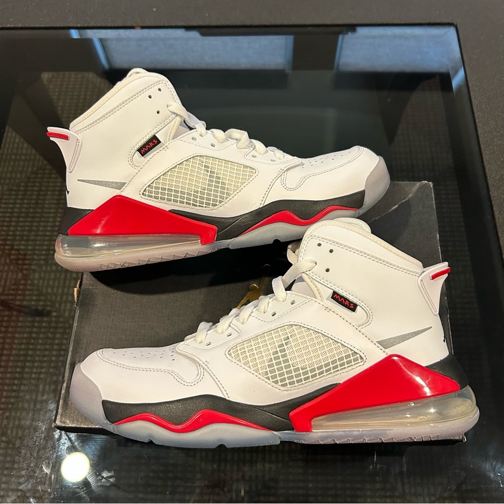 Jordan Mars 270 Size 10 (CD7070-100)